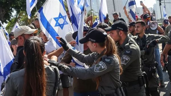 عشرات الإسرائيليين يتظاهرون أمام سفارة واشنطن ضد تجويع غزة