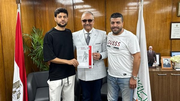 مصطفى شلبي يوقع للبنك الأهلي