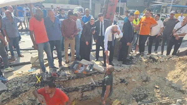 وزير الكهرباء يتفقد موقع إصلاح عطل كابل أرضي أمام محطة مترو 