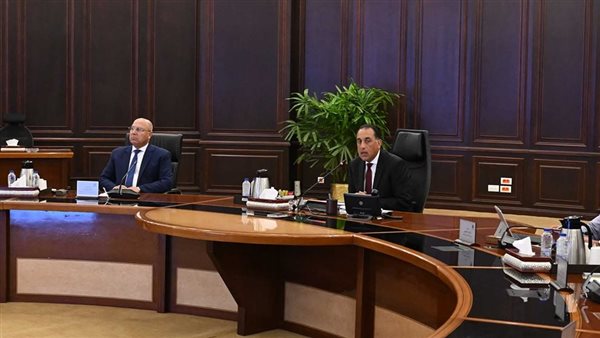 رئيس الوزراء والفريق كامل الوزير