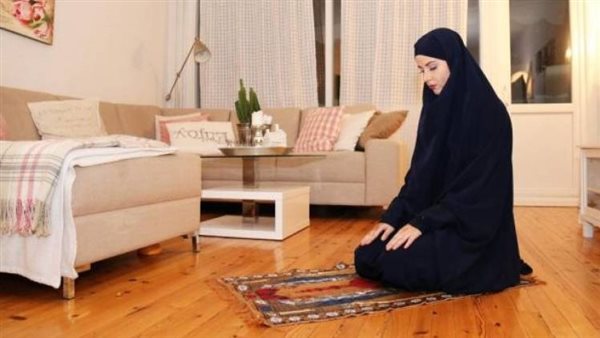هل يبطل وضوء المرأة إذا رأها رجل بدون حجاب