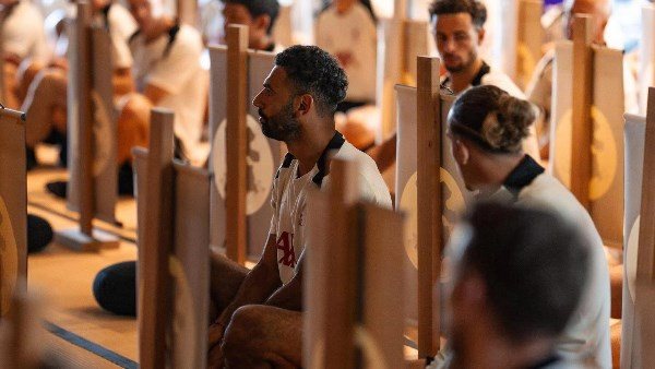 محمد صلاح في معبد بوذا