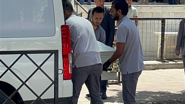تزاحم وحضور فني كبير خلال استقبال جثمان الفنان لطفي لبيب