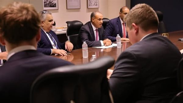 وزير الخارجية يلتقي وفد رفيع المستوى بمعهد "أمريكا أولًا للس