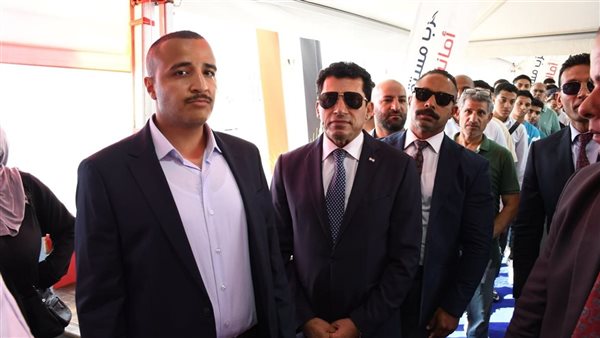 وزير الشباب والرياضة يدلي بصوته في انتخابات الشيوخ بلجنته ال