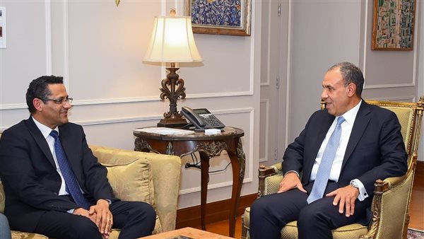 وزير الخارجية يلتقي نقيب الصحفيين ويبحث سبل تعزيز التعاون ال