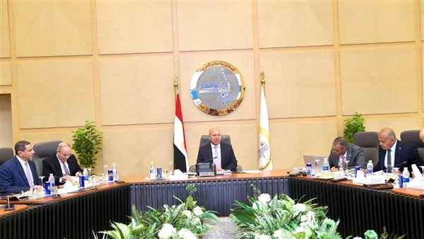 وزير النقل: ضرورة العمل على تشغيل خطوط جديدة لشركة القاهرة ل