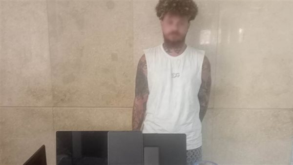 يرسم أوشام في أماكن خادشة للحياء للنساء