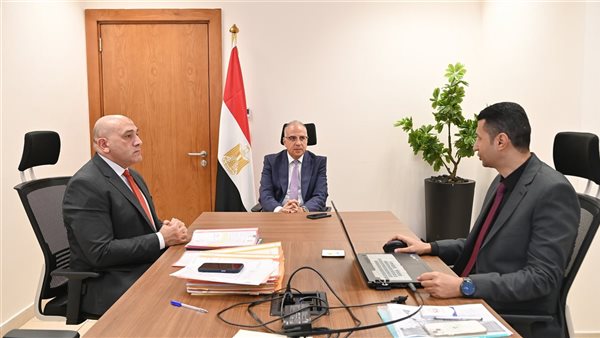 وزير الري يبحث استخدام الأقمار الصناعية والتقنيات الحديثة لر
