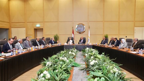 الوزير: ضرورة توسع شركة قناة السويس في تنفيذ مختلف المشروعات