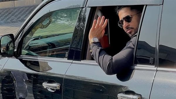 حبس رجل أعمال شهير، هدد مضيفة طيران بالاغتصاب الجماعي