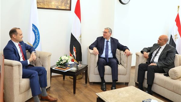 وزير البترول يلتقي جريج ماكدانيال النائب الاول لشركة اباتشي