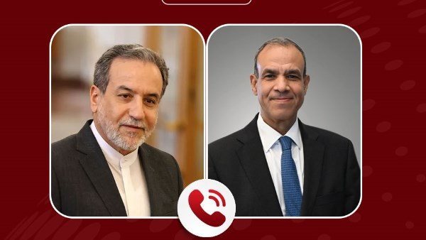 وزير الخارجية المصري يناقش مع نظيره الإيراني تطورات الوضع في