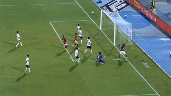 ضغط  من سيراميكا على دفاعات الزمالك