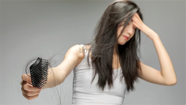 أهم أسباب تساقط الشعر لدى النساء