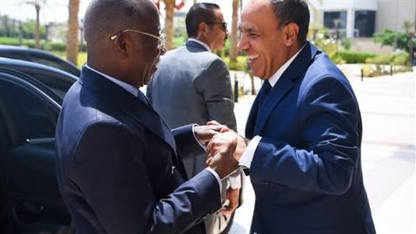 وزير الخارجية يلتقي ونظيره الإيفوري لبحث سبل تعزيز التعاون ب