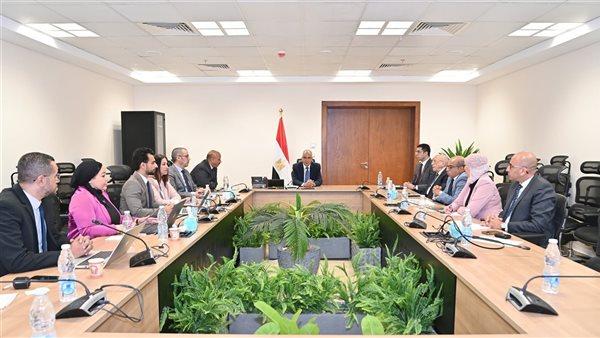 وزير الري يستقبل سفراء مصر الجدد بجنوب السودان وكينيا ورواند