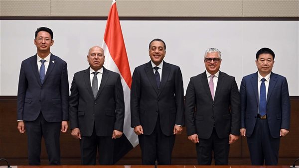 مدبولي: مصر تنفذ استراتيجيتها لتوطين صناعة السيارات والسلاسل