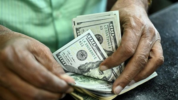 أسباب تراجع سعر الدولار أمام الجنيه