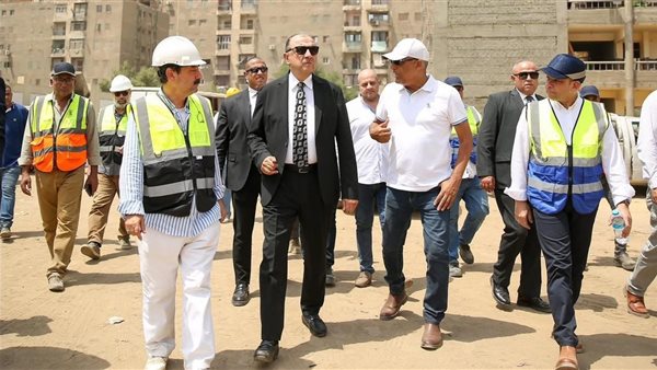 وزير قطاع الأعمال يتفقد مشروع مجمع المدارس بفيصل ويشيد بشركة