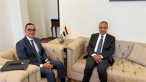 وزير الخارجية والهجرة يلتقي وزير الاستثمار والتجارة الخارجية