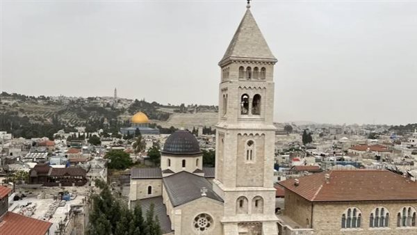 الاحتلال يجمد الحسابات البنكية لـ البطريركية بالقدس