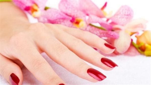 روتين العناية بالأظافر بحيل بسيطة بالمنزل