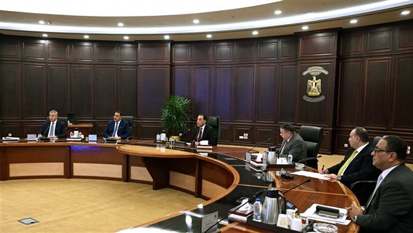 اجتماع رئيس الوزراء مع المحافظين
