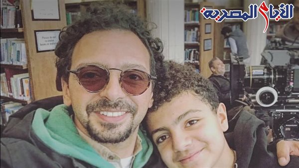  تميور تيمور رفقة ابنه