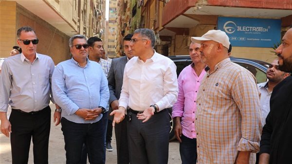 محافظ الجيزة خلال حملة إزالة العقارات المخالفة باللبيني هرم 