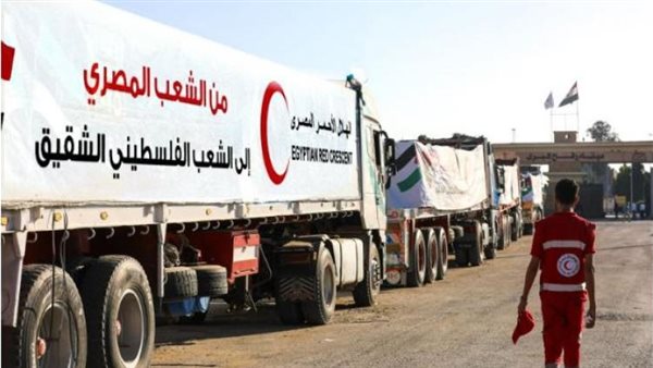 انطلاق القافلة الـ 17 من المساعدات الإنسانية من الهلال الأحم