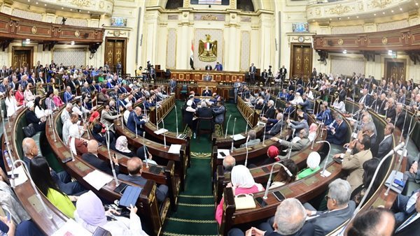 مقترح برلماني لتعديل مواعيد العمل الرسمية من 5 فجرًا إلى 12 