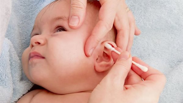 ما هي أعراض التهاب الأذن الوسطى؟