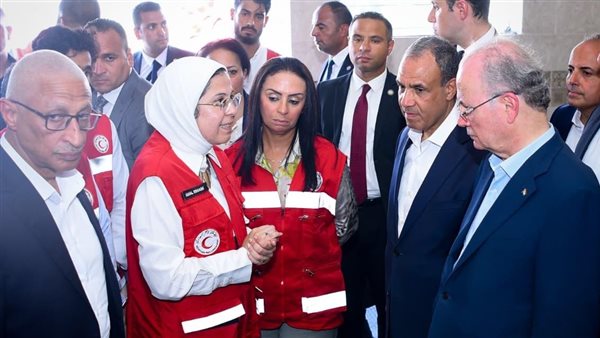 وزير الخارجية ورئيس الوزراء الفلسطيني يزوران مركز الإمداد ال