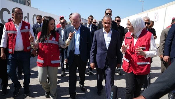 الهلال الأحمر المصري يستقبل وفدًا وزاريًا فلسطينيًا