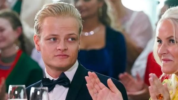 ابن ولي عهد النرويج يواجه 32 تهمة تصل عقوبتها لـ 10 سنوات