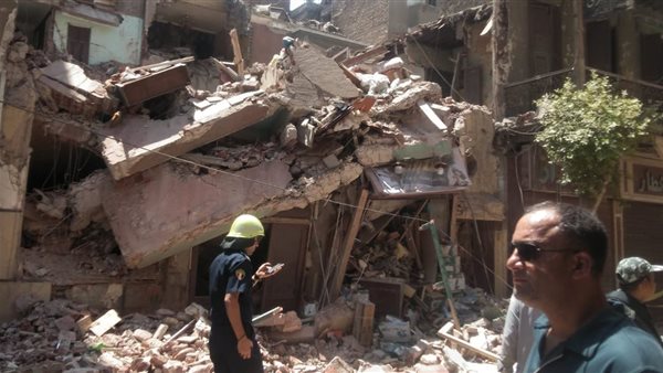 انهيار منزل 4 طوابق وسقوط ضحايا بشارع مولد النبي بالزقازيق