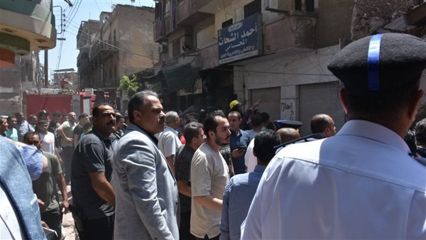 محافظ الشرقية يتفقد موقع انهيار منزل 4 طوابق بالزقازيق