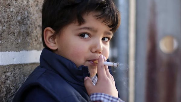 أضرار التدخين على الأطفال والمراهقين