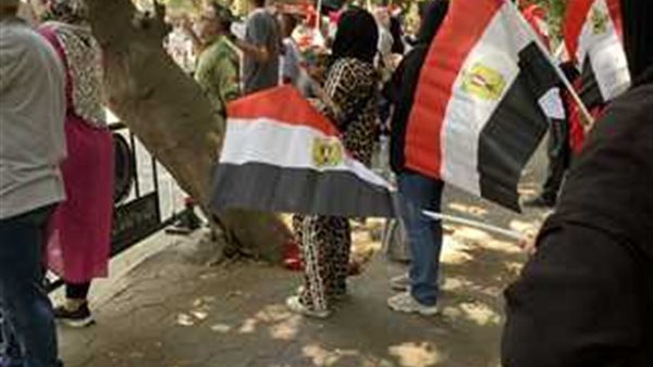 بلدنا خط أحمر.. مصريين بألمانيا يشاركون في وقفة سلمية أمام ا