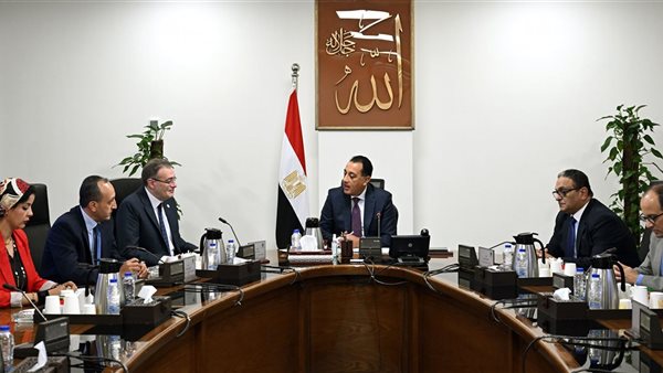 رئيس الوزراء مع رئيس "المركزي للتنظيم والإدارة"