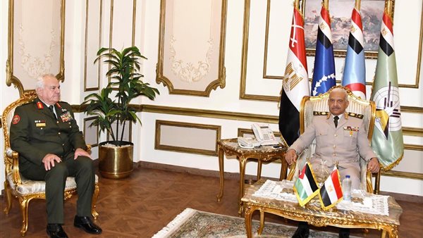 الفريق أول عبد المجيد صقر، وزير الدفاع 