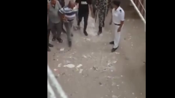 لحظة القبض على متهم بهتك عرض وتصوير 6 فتيات قاصرات بدمياط