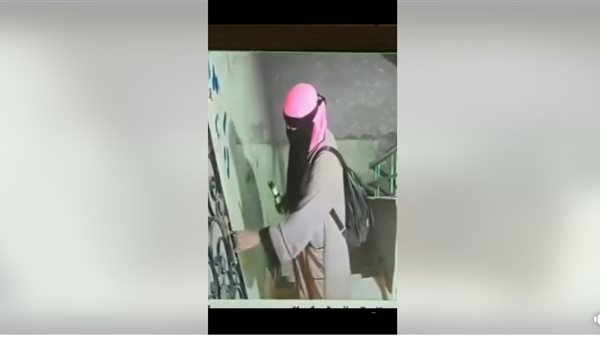 مطلقة ترش السحر على عتبة باب شقة الزوجة الجديدة