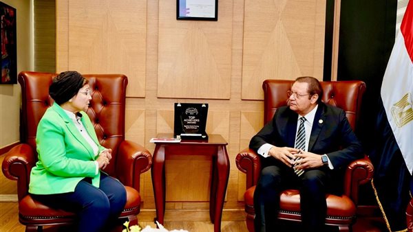 الدكتورة عبلة الألفي ورئيس الهيئة العامة للاعتماد والرقابة 