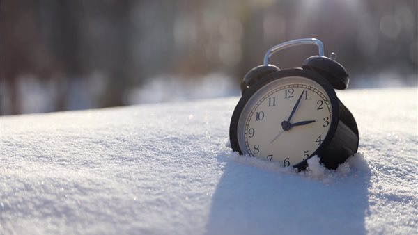 موعد تطبيق التوقيت الشتوي 2025