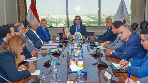 عقد الدكتور شريف فاروق، وزير التموين والتجارة الداخلية، اجتم