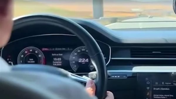 تغريم وزير النقل 10900 جنيها لقيادته السيارة بسرعة 225 كيلو