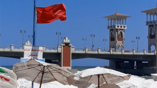 الشواطئ ترفع الرايات الحمراء