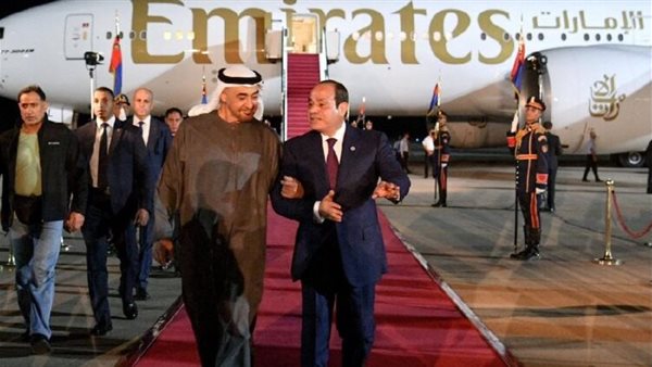 الرئيس السيسي يودّع نظيره الإماراتي من مطار العلمين